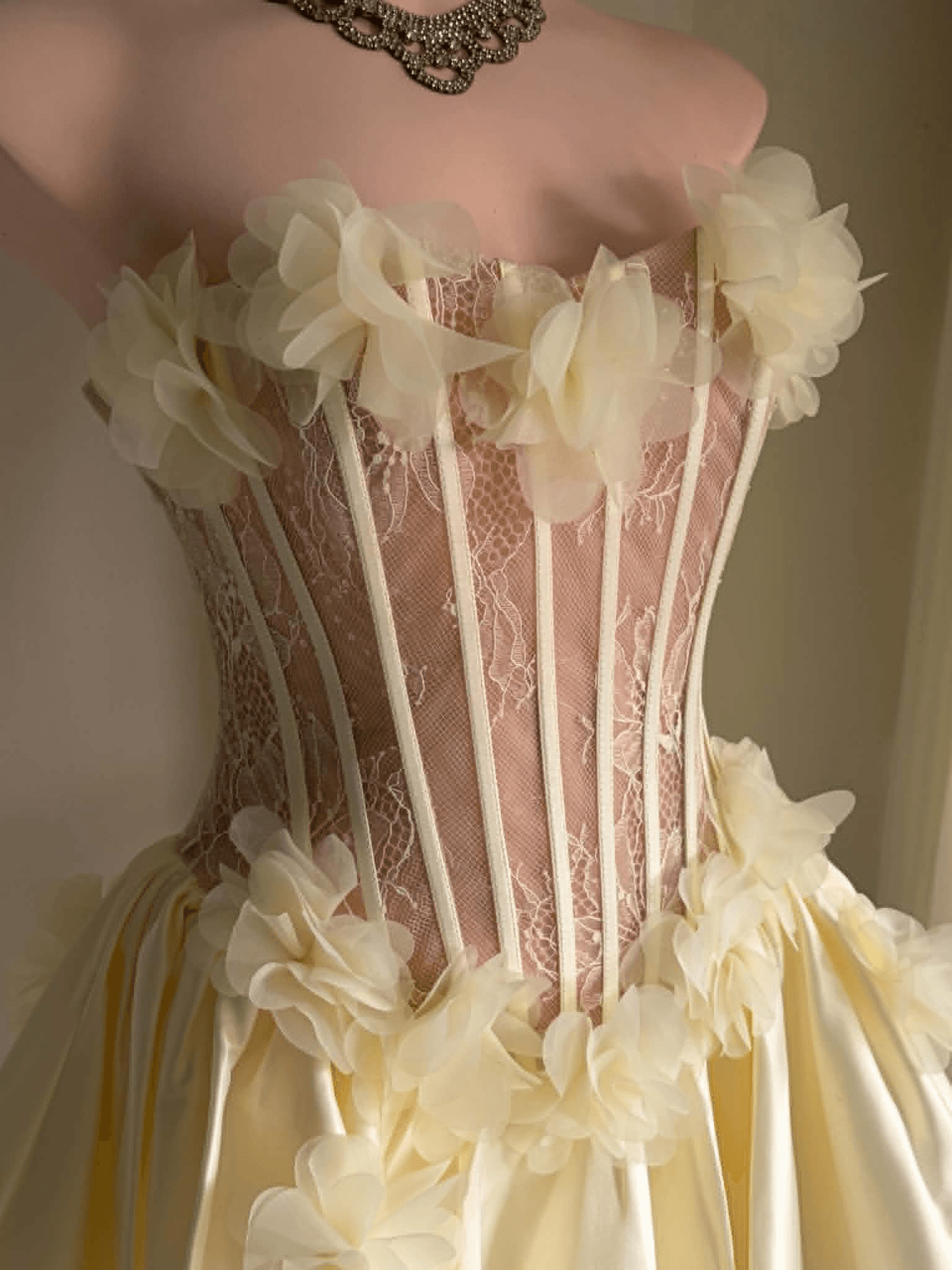 Lucienne (Yellow) view 4