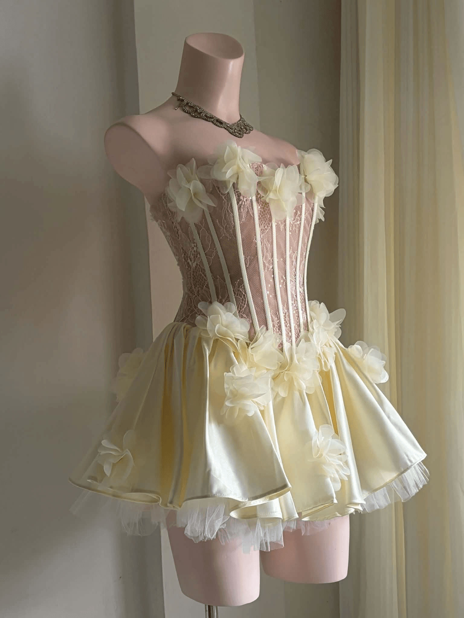 Lucienne (Yellow) view 5